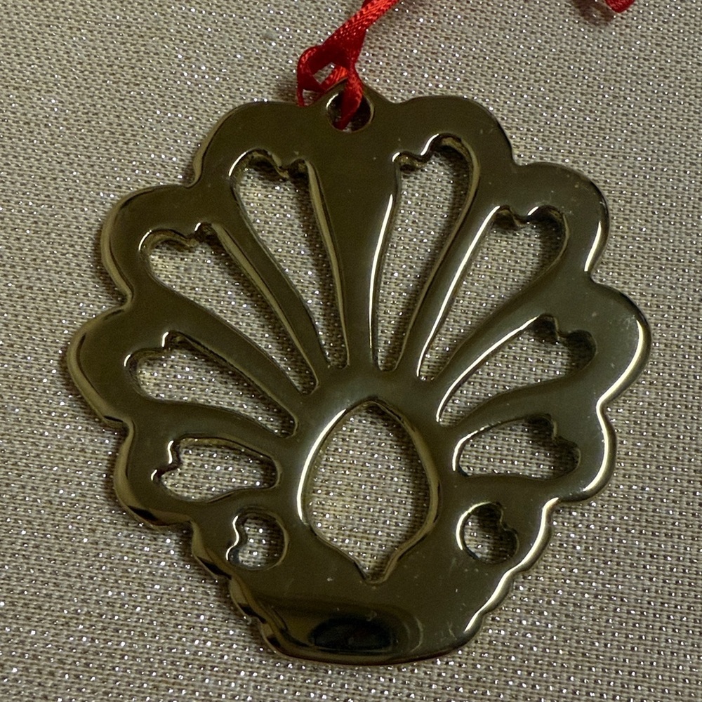 Virginia Metalcrafters Brass Anthemion Christmas ornament 1989
